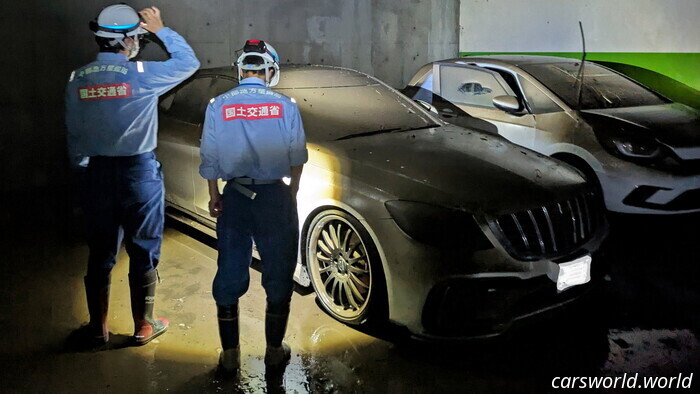 Un parcheggio si trasforma in un lago mentre centinaia di auto vengono dichiarate perdita totale durante l'alluvione in Giappone | Carscoops